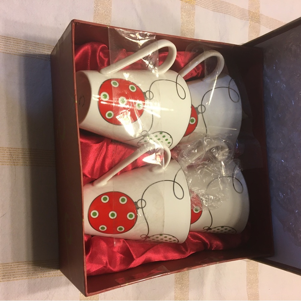 NWOT CHRISTMAS MUG SET OF FOUR RED GREEN & SILVER RIMMED MUGS - Picture 3 of 3